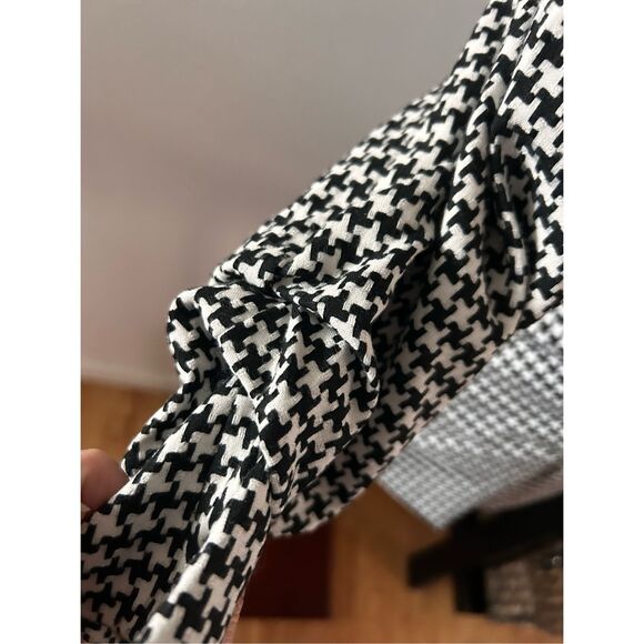 H&M black and white blazer 3/4 sleeve size 4 - Picture 3 of 5